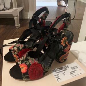 NWT TopShop Floral Lace Up Chunky Heels